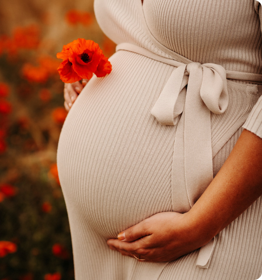 pregnant women with flower